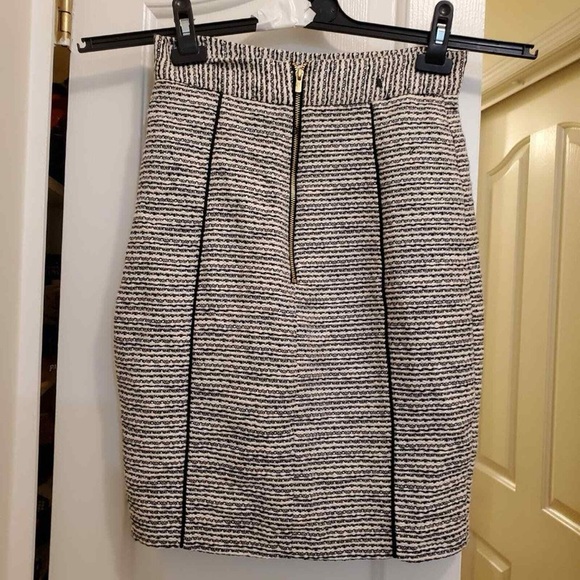 H&M black & white tweed textured skirt with zipper back closure - Picture 8 of 15